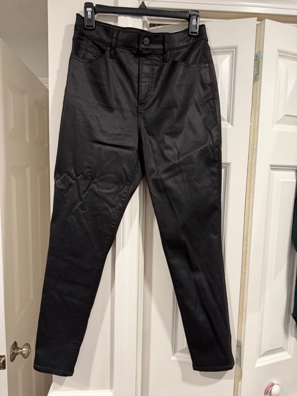 Express Women’s Skinny Coated Pants - Black
